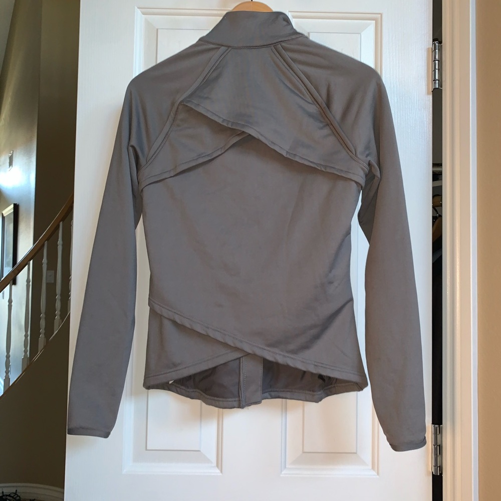 Cute, soft, comfy FABLETICS jacket flattering fit. Perf cond! And bra as shown